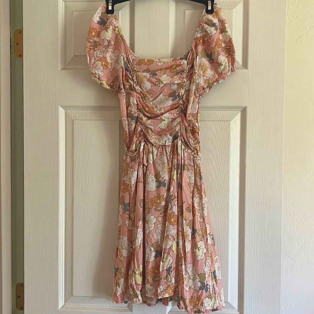 Adorable dress!!! Size L (fits like M)